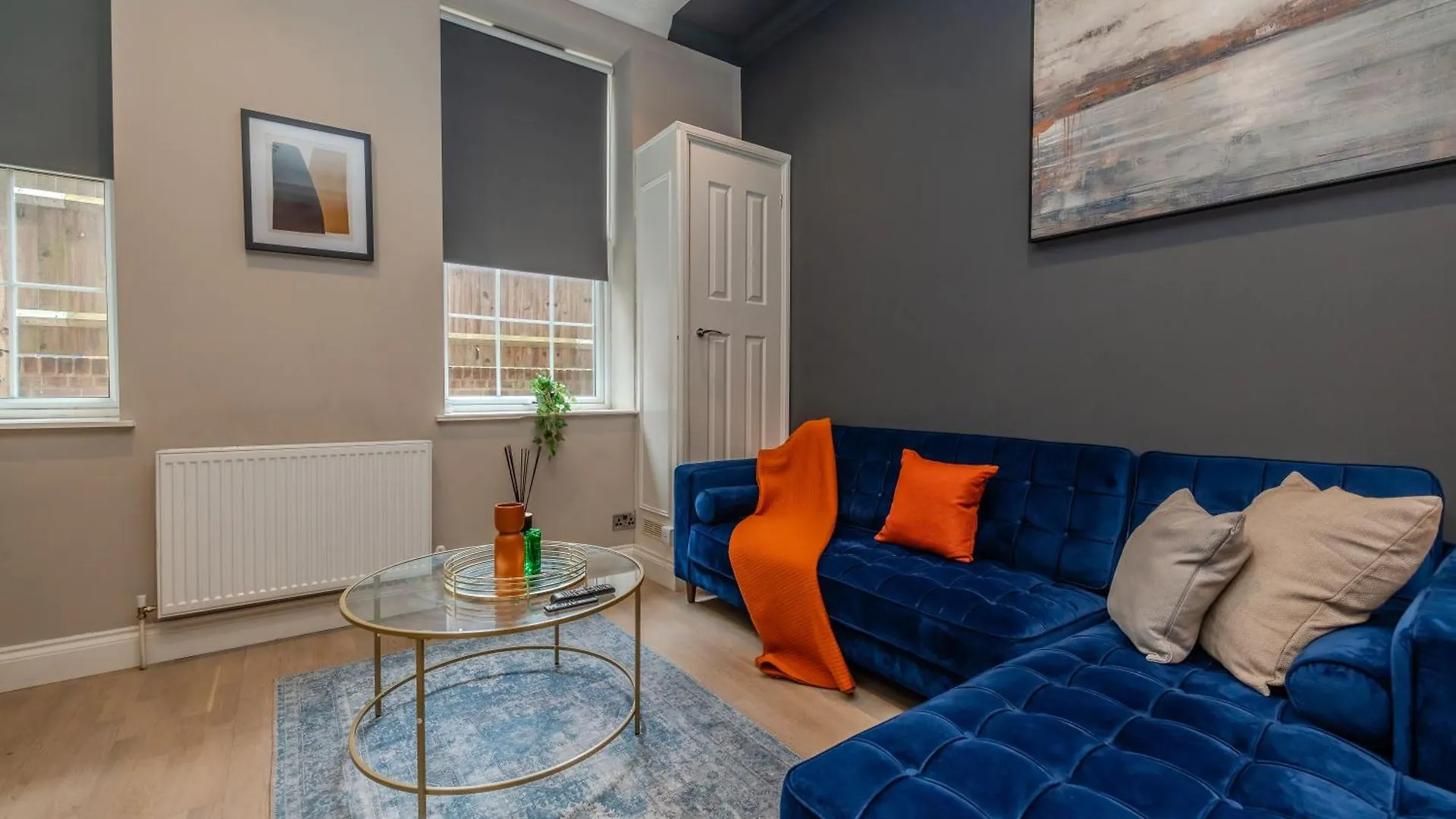 Super Central 1 Bedroom Flat With Balcony Next To Brighton Beach 아파트